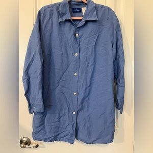 j.h. collectibles women 2X linen blend shell button blues tunic